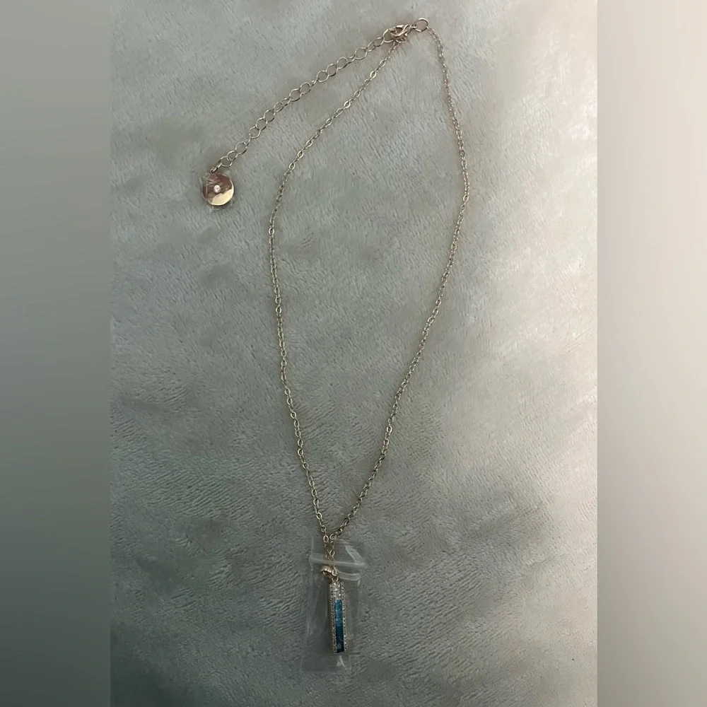 NWT💎VINCE CAMUTO Blue Ombre CZ Bar Necklace, Gold w/Blue & Clear stones - Picture 7 of 13